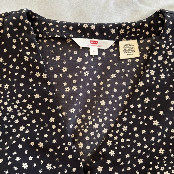 Levi’s size small blouse - Picture 4 of 6